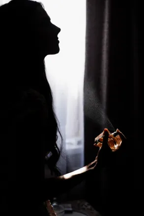 عطر زنانه شیک برای خانم‌های خوش‌استایل